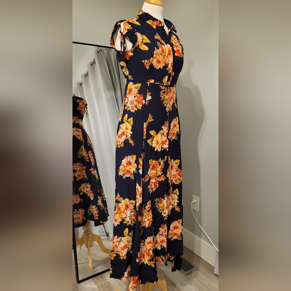 Dress - Picture 4 of 11